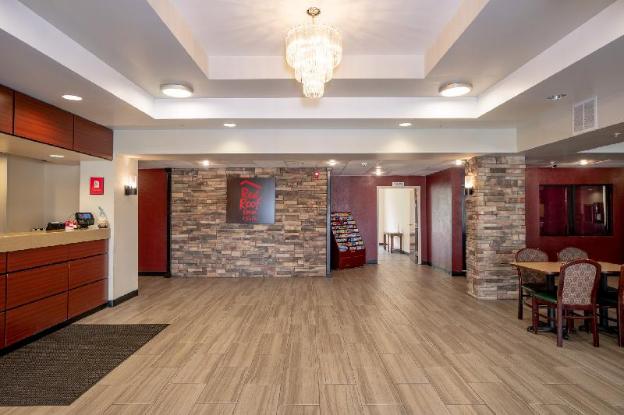 red roof inn and suites indianapolis airport