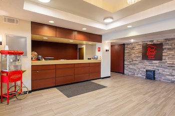 red roof inn and suites indianapolis airport