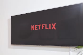 deluxe city centre apt balcony view and free parking