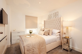 deluxe city centre apt balcony view and free parking