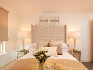 deluxe city centre apt balcony view and free parking