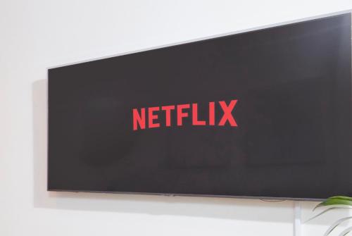 deluxe city centre apt balcony view and free parking