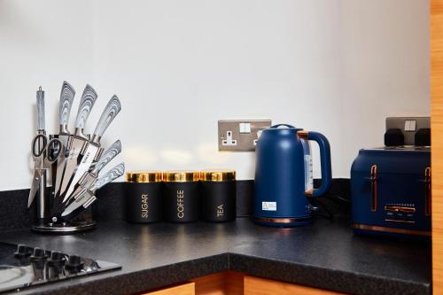 deluxe city centre apt balcony view and free parking