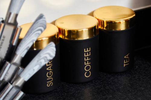 deluxe city centre apt balcony view and free parking