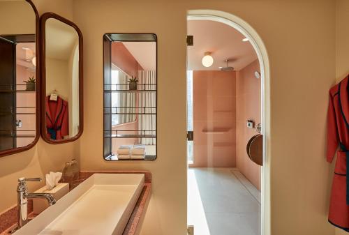 the standard bangkok mahanakhon