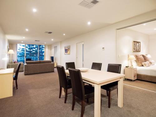 oaks glenelg liberty suites