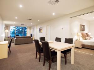 oaks glenelg liberty suites