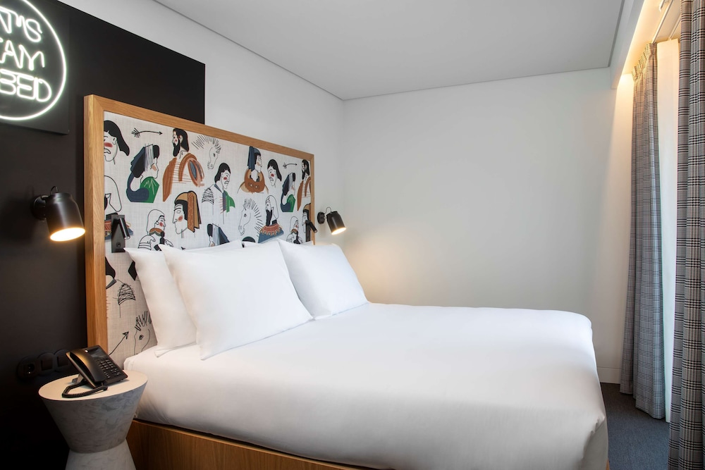 se catedral hotel porto tapestry collection by hilton