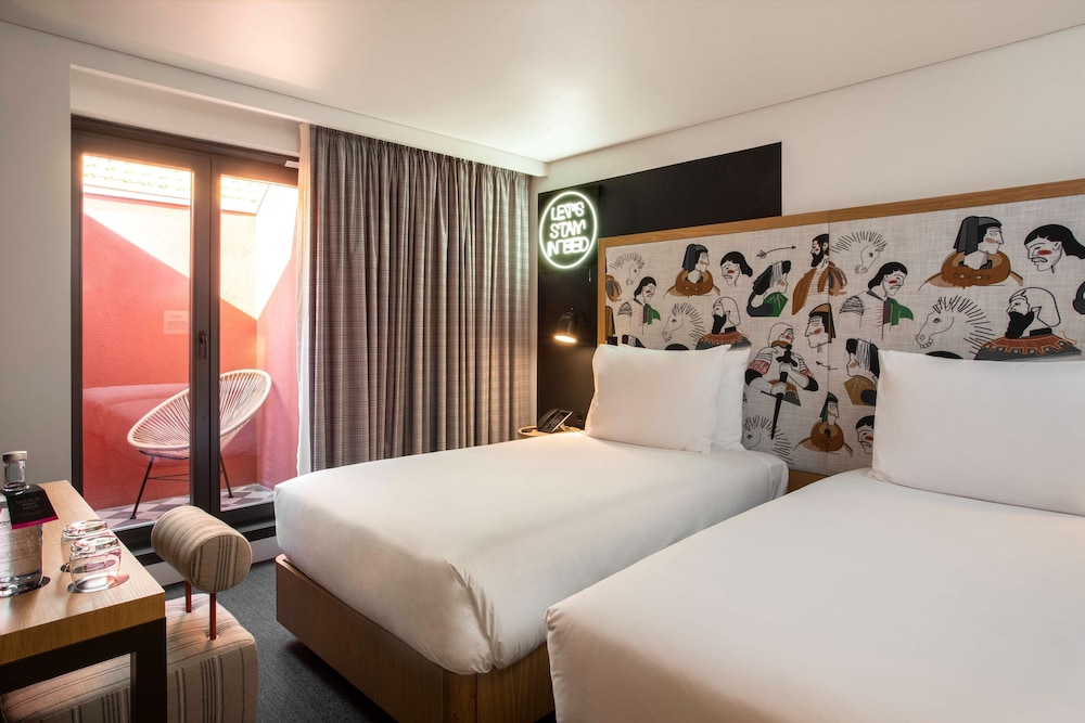 se catedral hotel porto tapestry collection by hilton