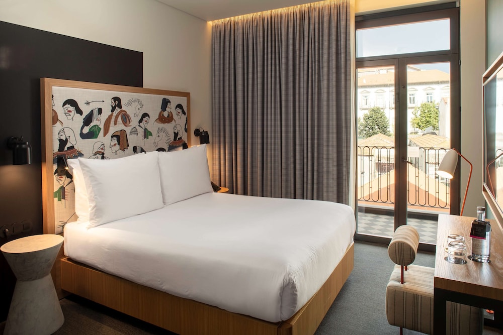 se catedral hotel porto tapestry collection by hilton