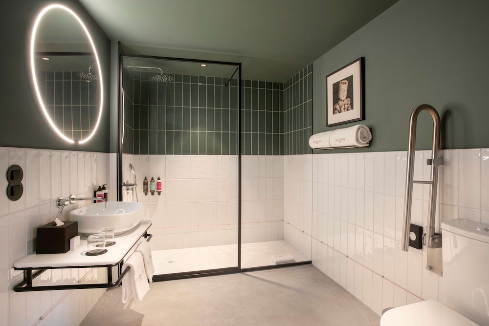 se catedral hotel porto tapestry collection by hilton