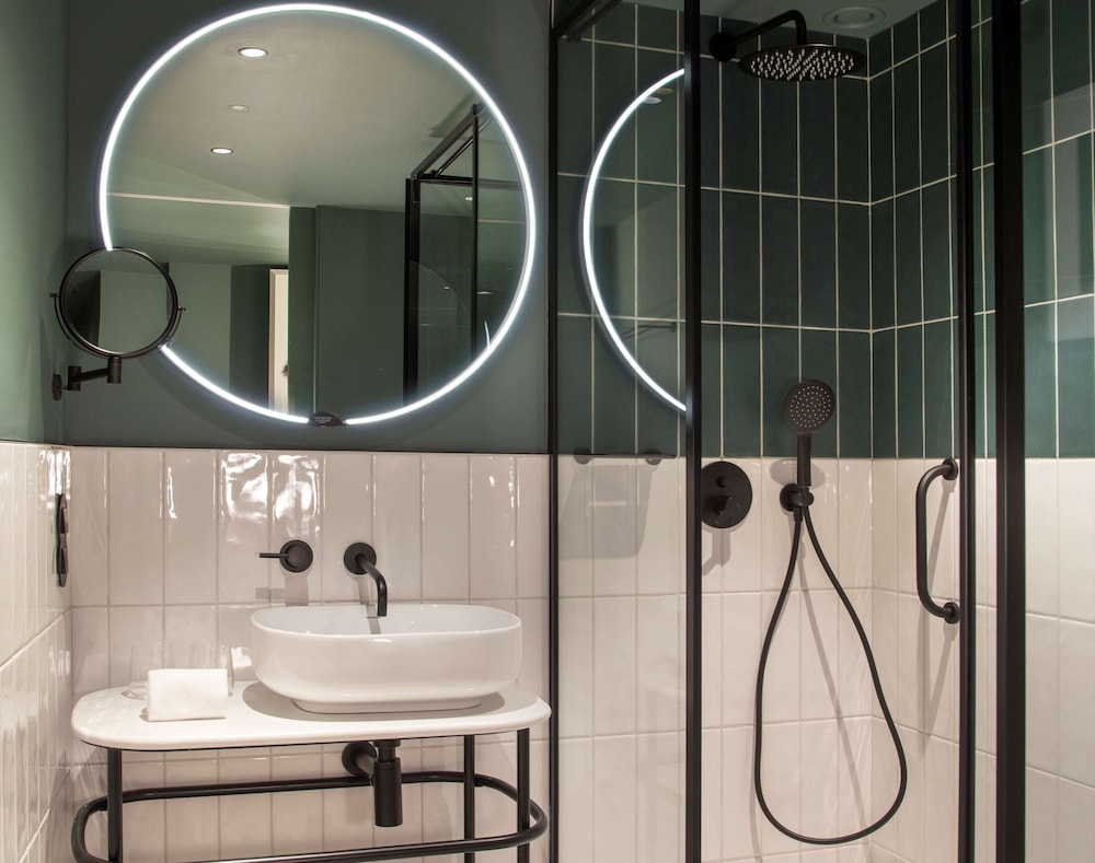 se catedral hotel porto tapestry collection by hilton