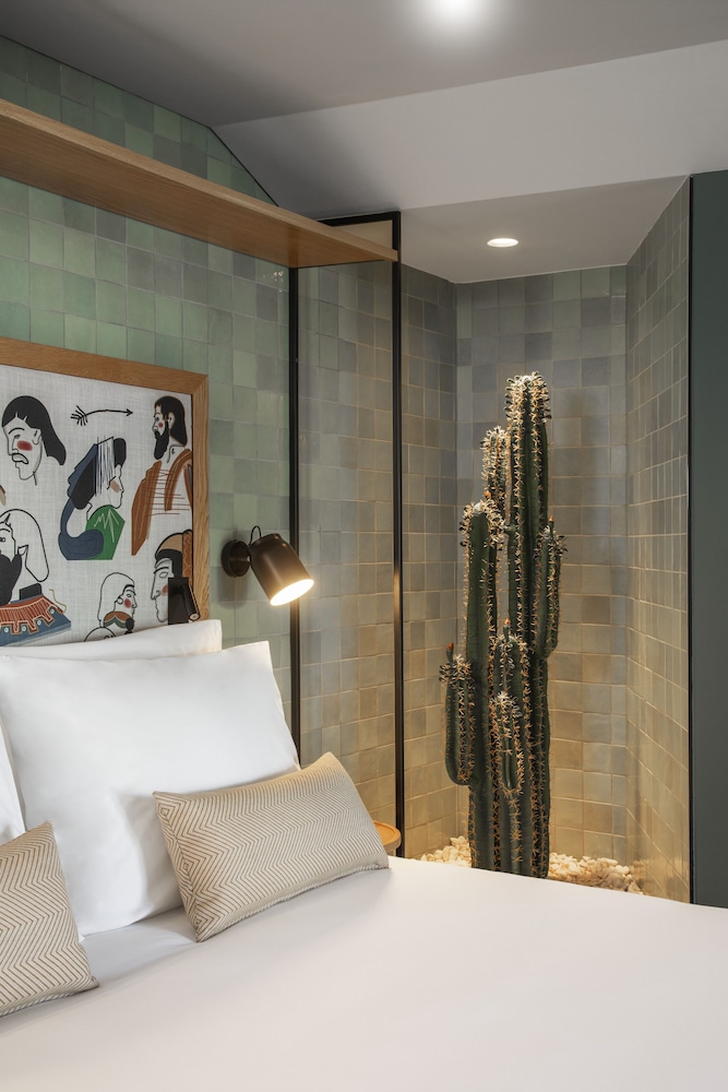 se catedral hotel porto tapestry collection by hilton