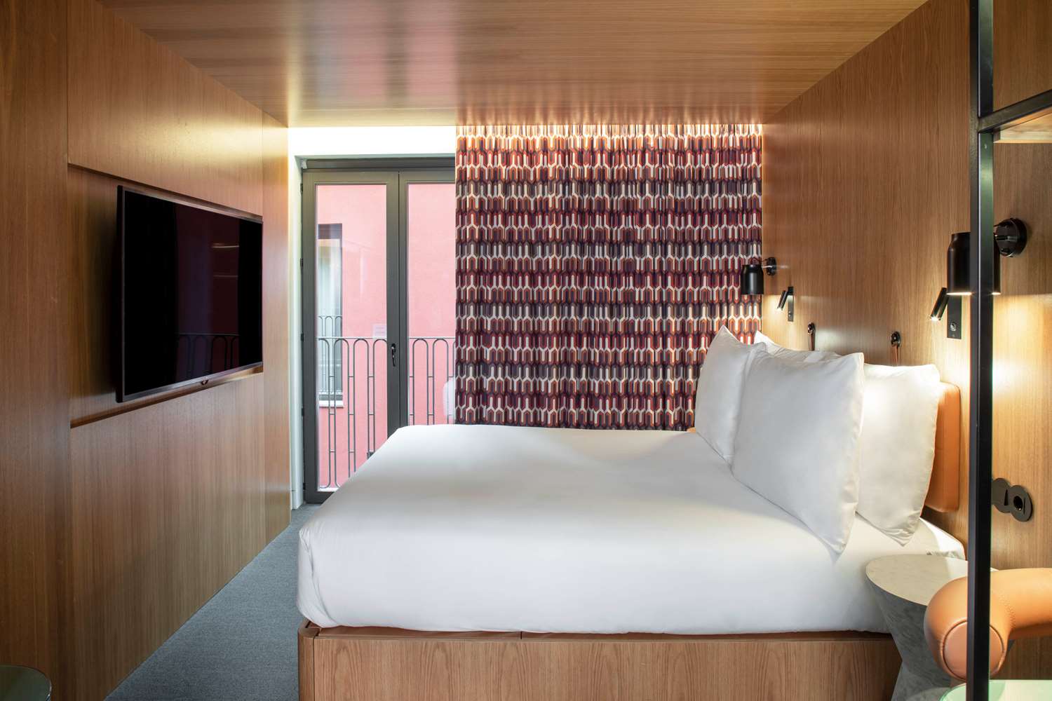 se catedral hotel porto tapestry collection by hilton