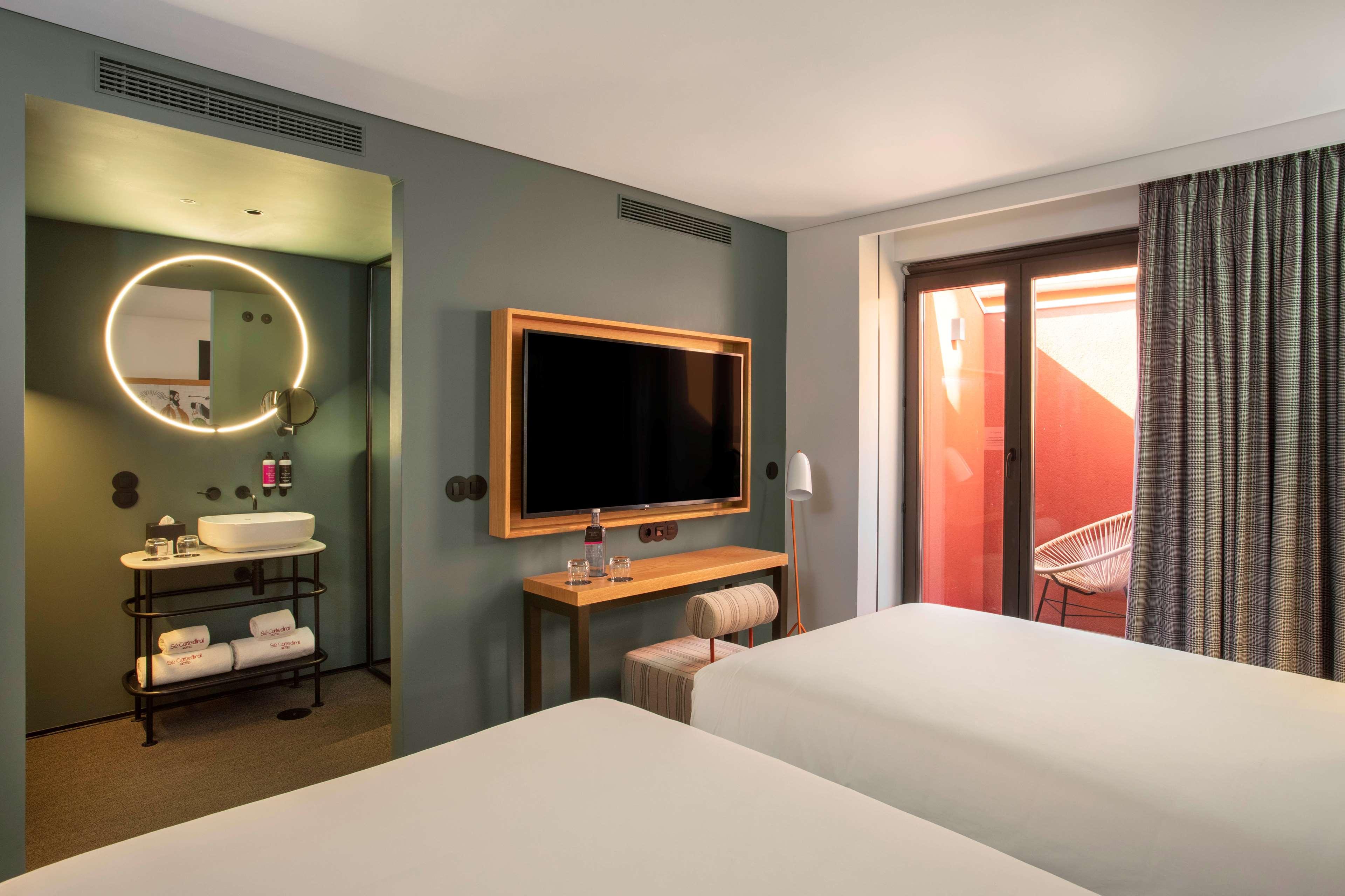 se catedral hotel porto tapestry collection by hilton