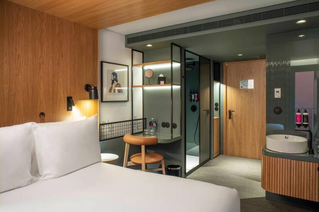 se catedral hotel porto tapestry collection by hilton