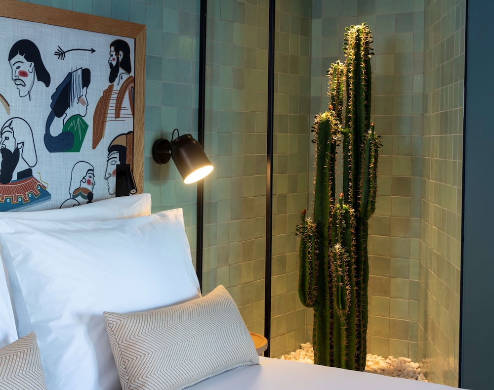 se catedral hotel porto tapestry collection by hilton