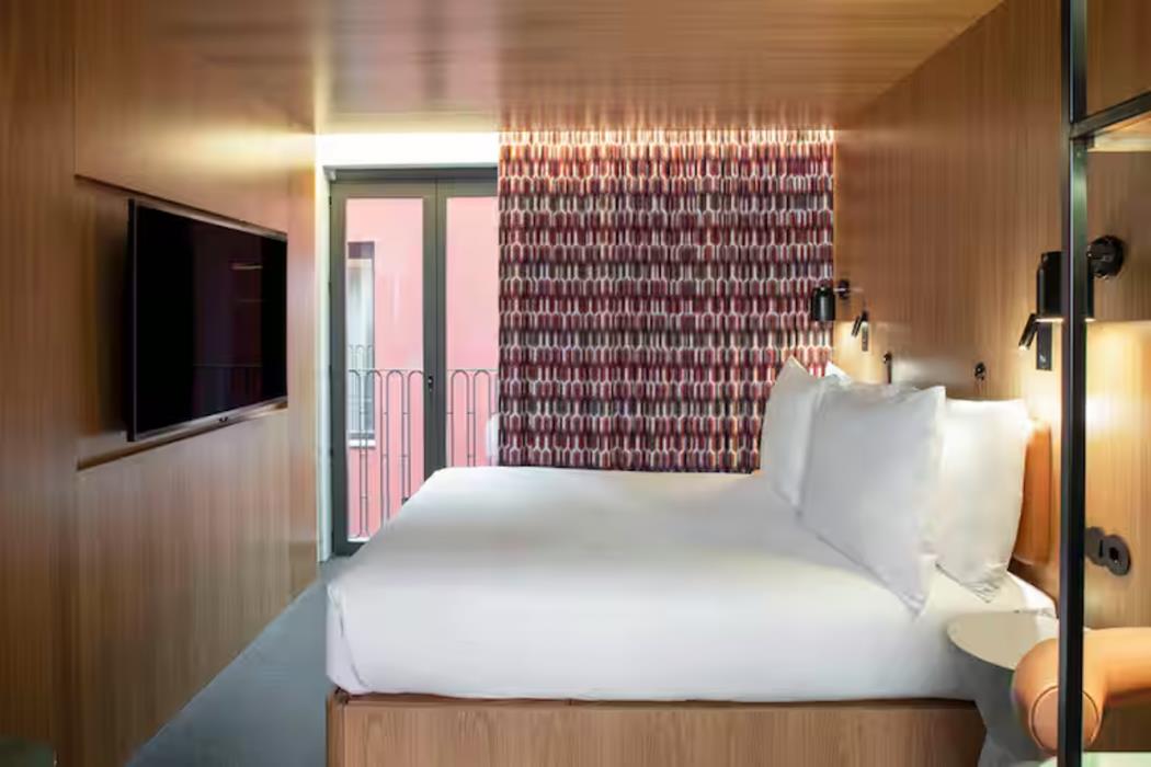 se catedral hotel porto tapestry collection by hilton