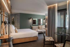se catedral hotel porto tapestry collection by hilton
