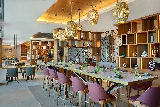 doubletree by hilton sharjah waterfront hotel and residences