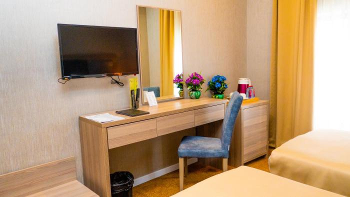 grand midway hotel