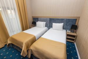 grand midway hotel