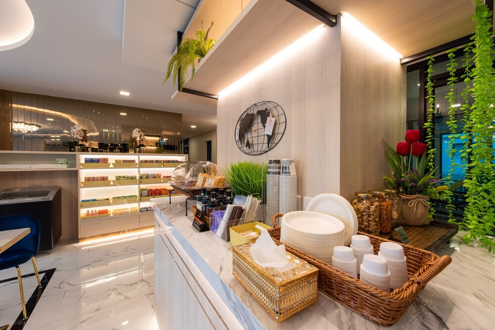 metro hotel ratchada 36 by zuzu