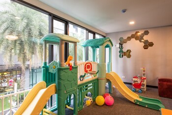 metro hotel ratchada 36 by zuzu