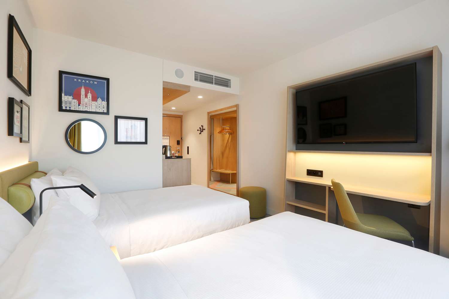 hampton by hilton krakow airport