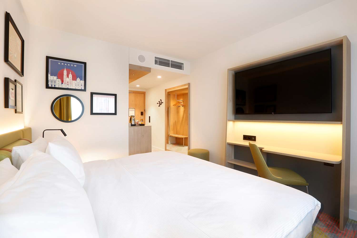hampton by hilton krakow airport