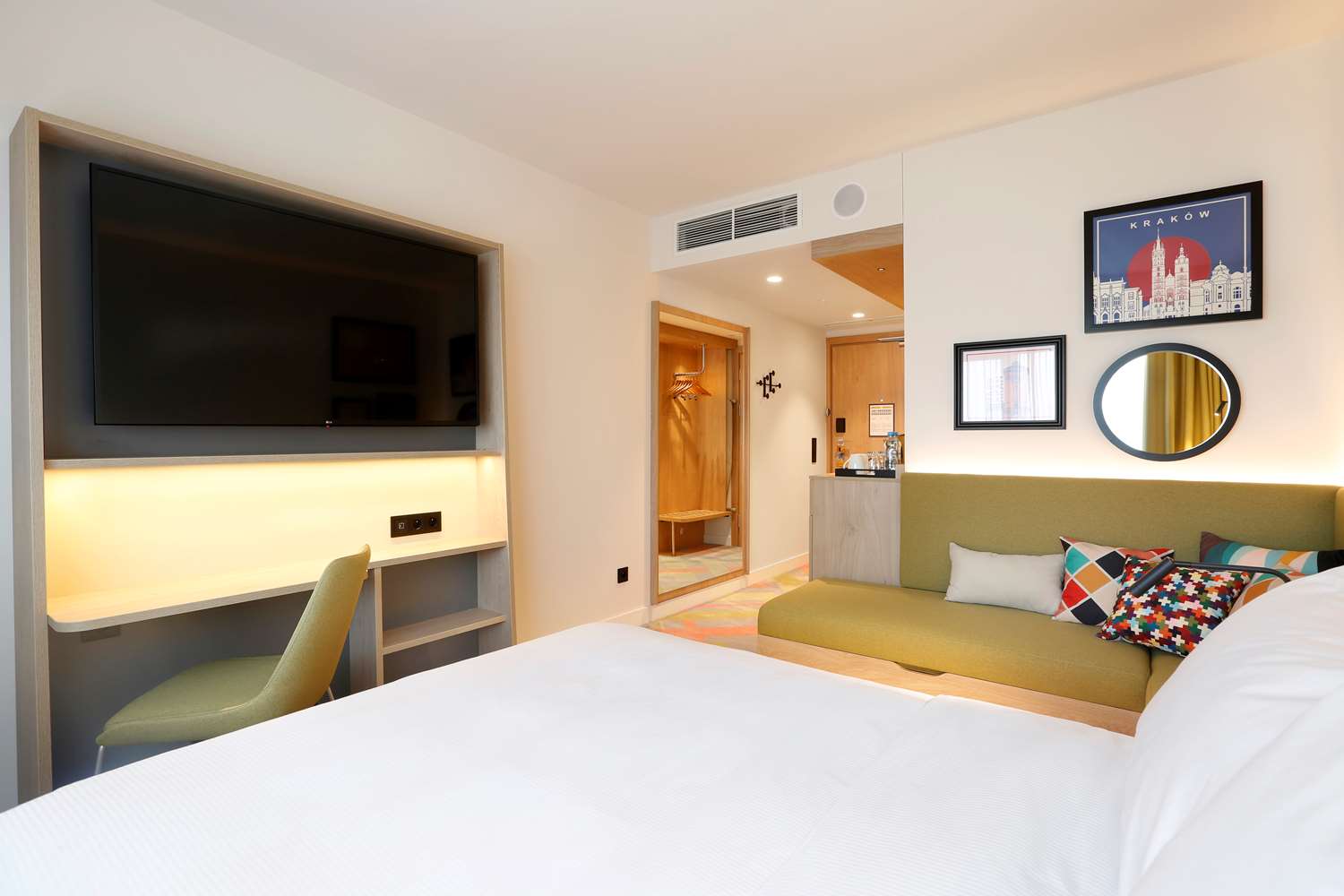 hampton by hilton krakow airport