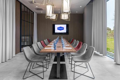 hampton by hilton krakow airport
