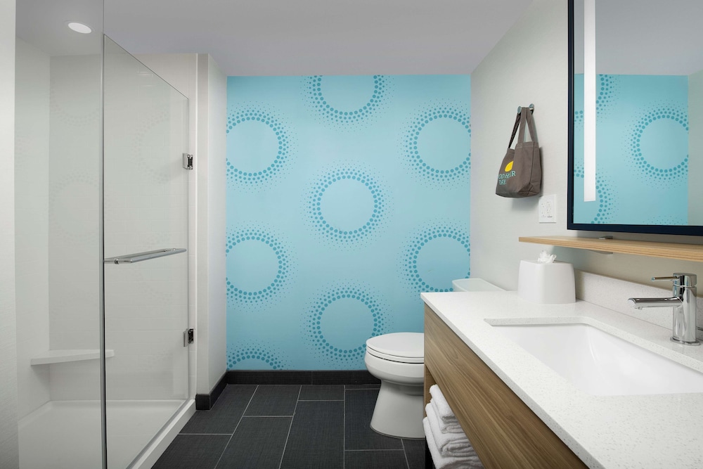 tru by hilton miami airport south blue lagoon fl