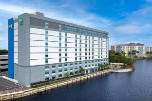 tru by hilton miami airport south blue lagoon fl