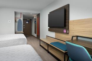 tru by hilton miami airport south blue lagoon fl