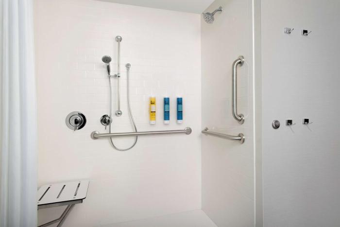 tru by hilton miami airport south blue lagoon fl