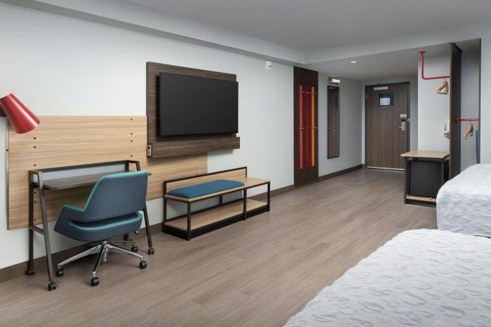 tru by hilton miami airport south blue lagoon fl