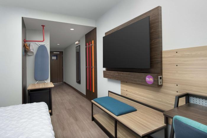 tru by hilton miami airport south blue lagoon fl