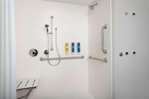 tru by hilton miami airport south blue lagoon fl