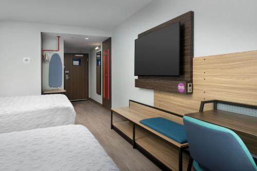 tru by hilton miami airport south blue lagoon fl