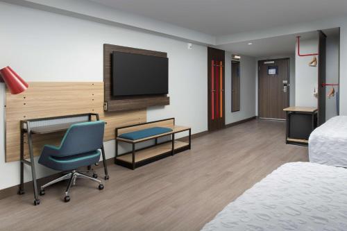 tru by hilton miami airport south blue lagoon fl