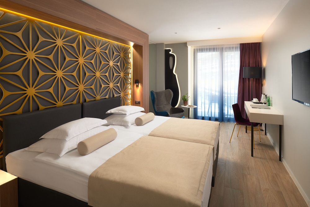 amphora hotel