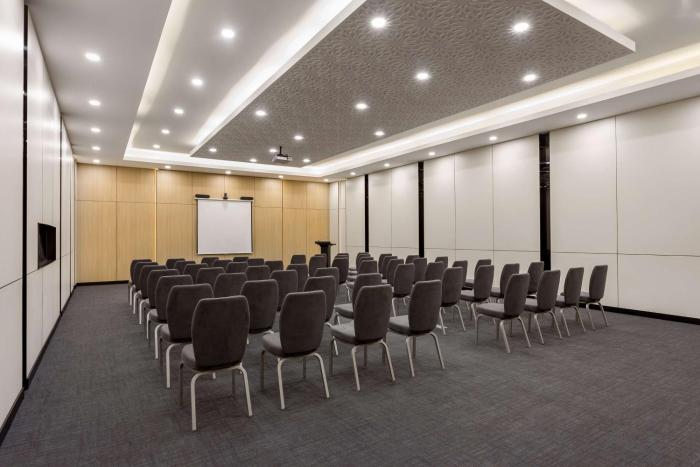 radisson riyadh airport