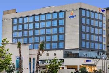 comfort hotel jeddah king road