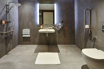 comfort hotel jeddah king road