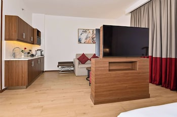 comfort hotel jeddah king road