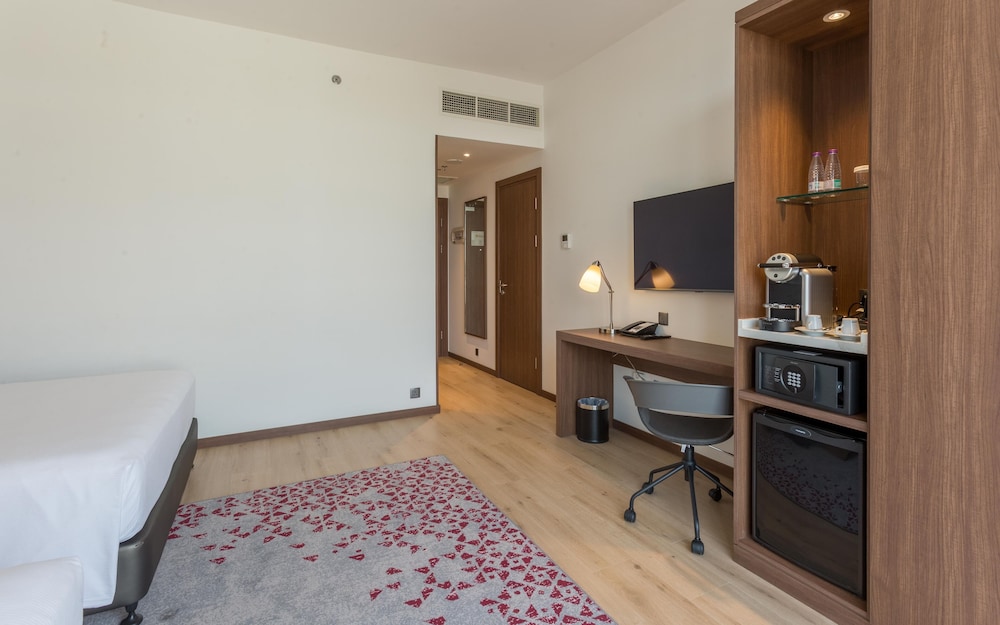 comfort hotel jeddah king road