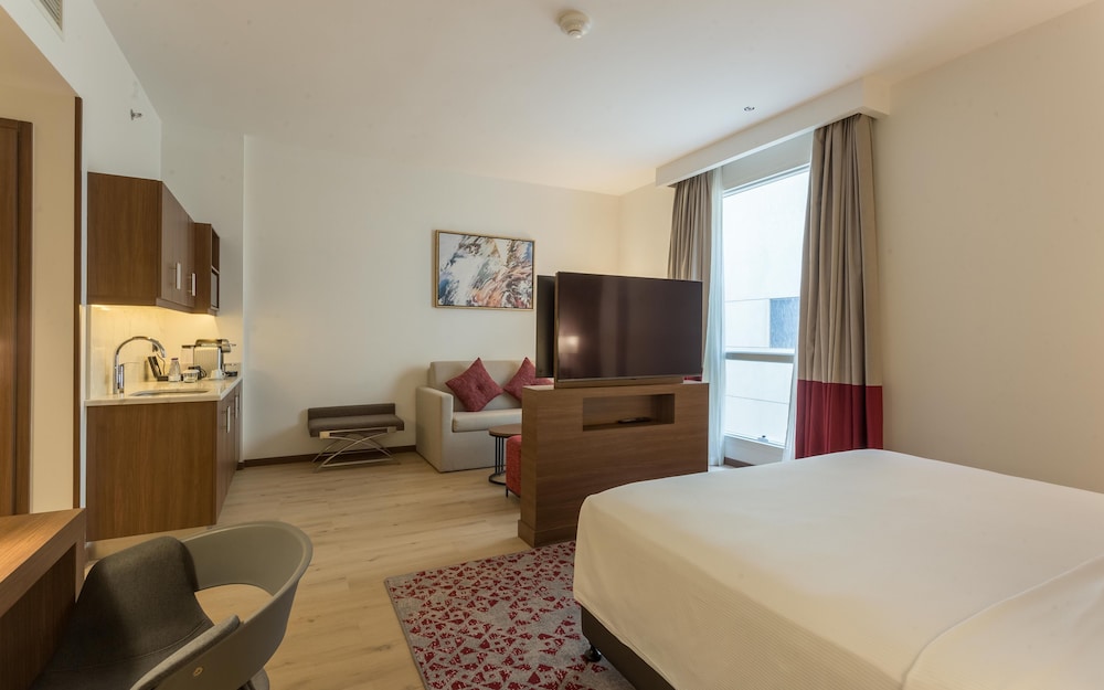 comfort hotel jeddah king road