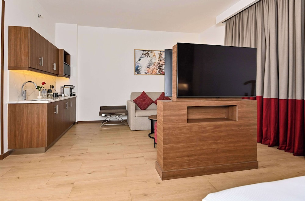 comfort hotel jeddah king road