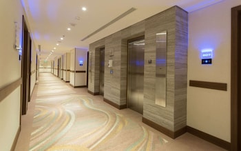 comfort hotel jeddah king road